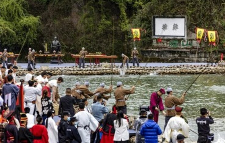  Uroczystość Ocalenia Dujiangyan: Wypuszczanie Wody z Tamy