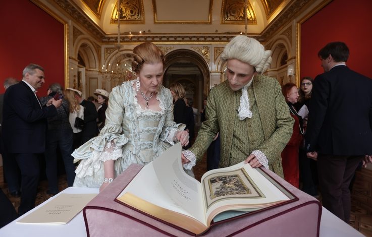  Królewska lektura: Premiera luksusowych książek Goldenmark Librarium w Łazienkach Królewskich