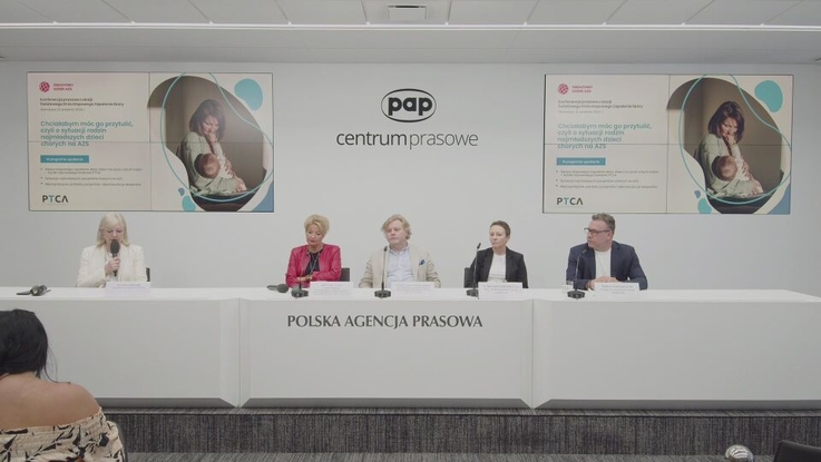  Konferencja pt. `Chciałabym móc go przytulić, czyli o sytuacji rodzin najmłodszych dzieci chorych na AZS`